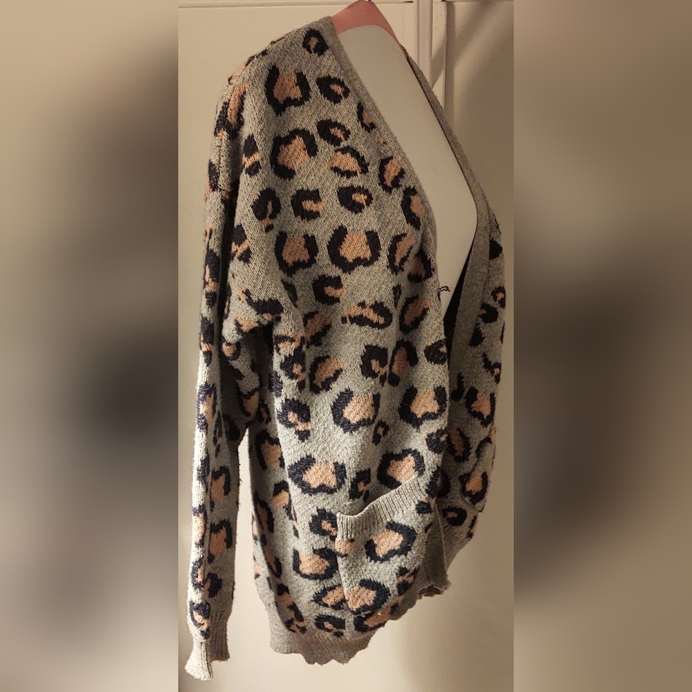 Leopard Print Open Cardigan - Picture 3 of 6
